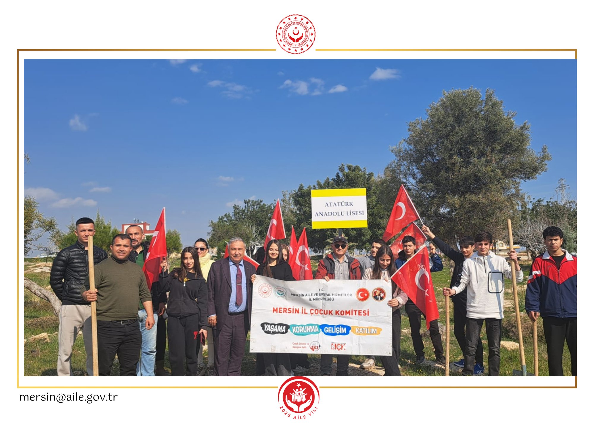 Dolu dolu geçen günümüz Çocuk komitesİ uyesi çocuklarımız ile birlikte MCK Çocuk Hakkarı Hatıra Ormanına 25 cam 25 harnup olmak üzere  toplam 50 fidan diktik.  @tcailesosyal