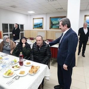 Samsun Valisi Orhan Tavlı, Ramazan’ın İlk İftarında Huzurevi Sakinleriyle Buluştu - fotoğraf 6