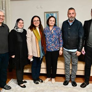 VALİMİZ DR. HÜLYA KAYA, İL MÜDÜRÜMÜZ ARİF LAÇİN ŞEHİT AİLESİYLE İFTARDA BULUŞTU - fotoğraf 1