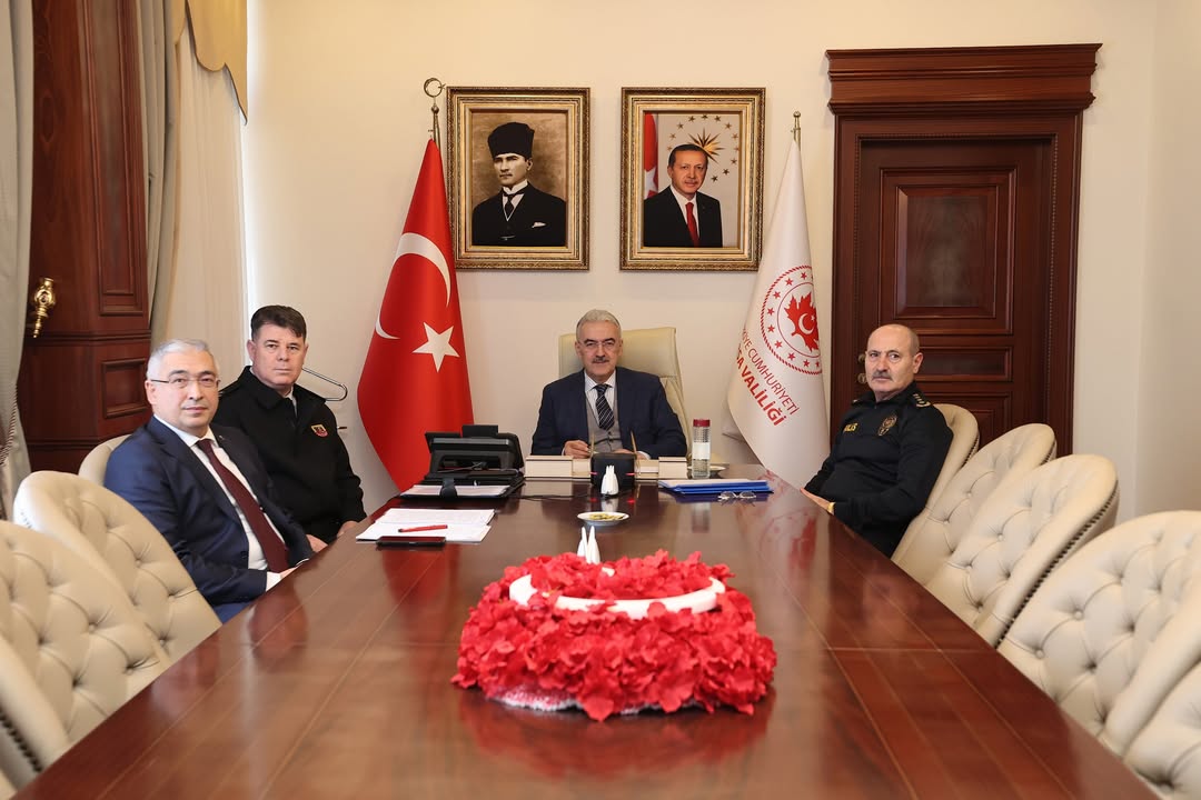 Valimiz Sayın Erol Ayyıldız’ın ev sahipliğinde, "2025 Aile Yılı" konulu toplantı gerçekleştirildi