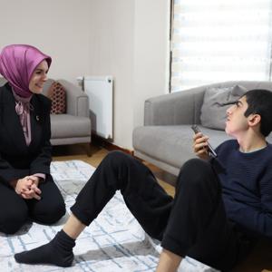 Bakanımız Göktaş, depremzede Sınırgeç ailesinin iftar sofrasına konuk oldu - fotoğraf 4