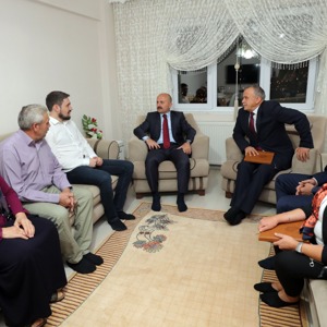 Valimiz Dr. Osman VAROL ve  İl Müdürümüz Ahmet KIRLANGIÇ Gazimiz Celal ÇELEBİ’yi ziyaret ettiler. - fotoğraf 4
