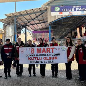 8 Mart Dünya Kadınlar Günü kapsamında Edirne Cuma Pazarında kadın esnaf ziyareti gerçekleştirildi - fotoğraf 3