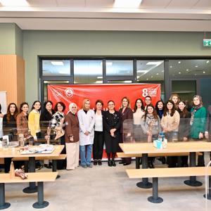 Valimiz Dr. Hülya Kaya, İl Müdürümüz Arif Laçin; 8 Mart Dünya Kadınlar Günü'nde Aksa Fabrikası'nda Kadın Emekçilerle İftar Yaptı - fotoğraf 3