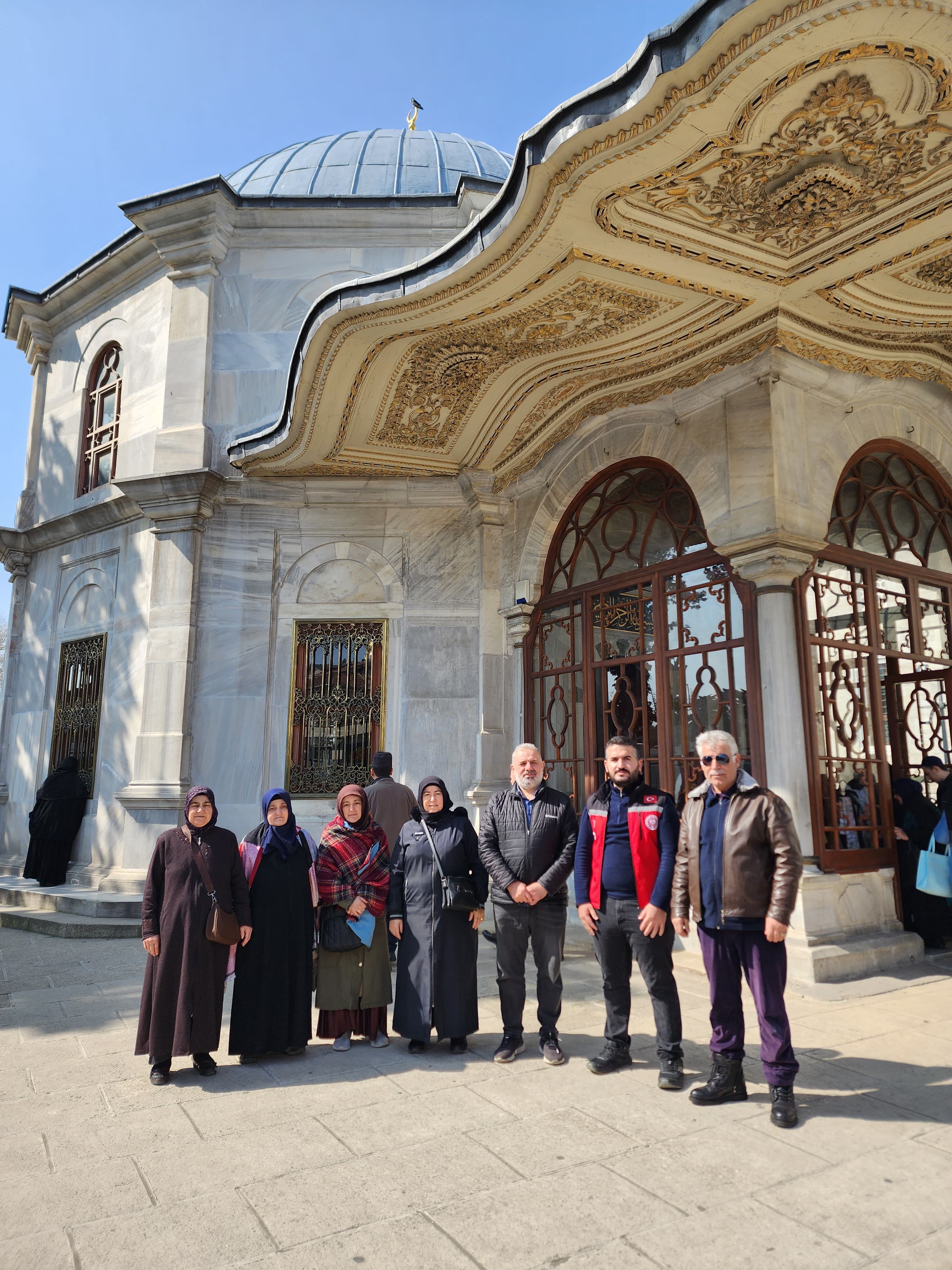 2025 'Aile Yılı' kapsamında Şehit Yakınlarımız ile Hırka-i Şerif, Fatih Sultan Mehmet Türbesi ve Mehmet Emin Tokadi Türbesini ziyaret ediyoruz.