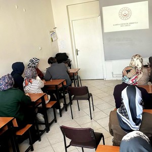 Tosya Halk Eğitim Merkezi Kursiyerlerine Kadına Yönelik Şiddetle Mücadele Eğitimi Verildi - fotoğraf 1