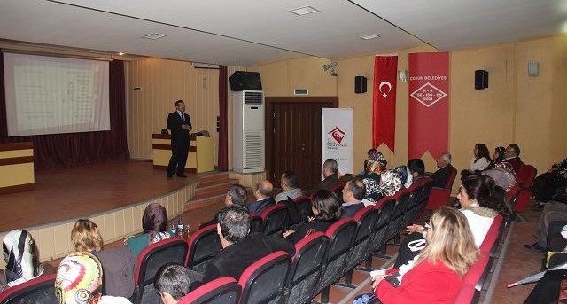 Çorum'da 153 öğrenciye Aile Eğitim Programı kapsamında seminerler verildi.
