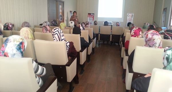 Çorum'da 401 kişiye Aile Eğitim Programı kapsamında seminerler verildi.