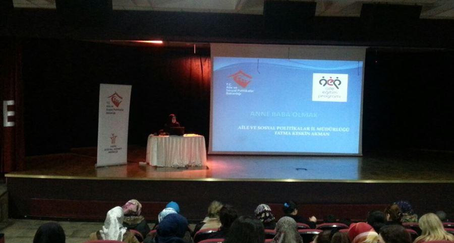 İstanbul’da Aile Eğitimi Programı kapsamında 110 kişiye “Anne-Baba Olmak” konulu eğitim verildi.