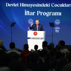 Cumhurbaşkanı Erdoğan ve Bakanımız Göktaş, devlet himayesindeki çocuklarla iftarda bir araya geldi - fotoğraf 5