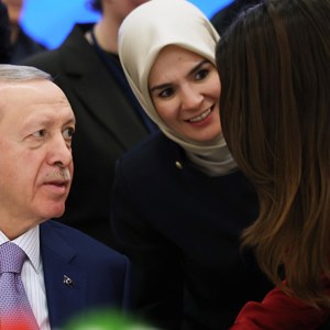 Cumhurbaşkanı Erdoğan ve Bakanımız Göktaş, devlet himayesindeki çocuklarla iftarda bir araya geldi - fotoğraf 1