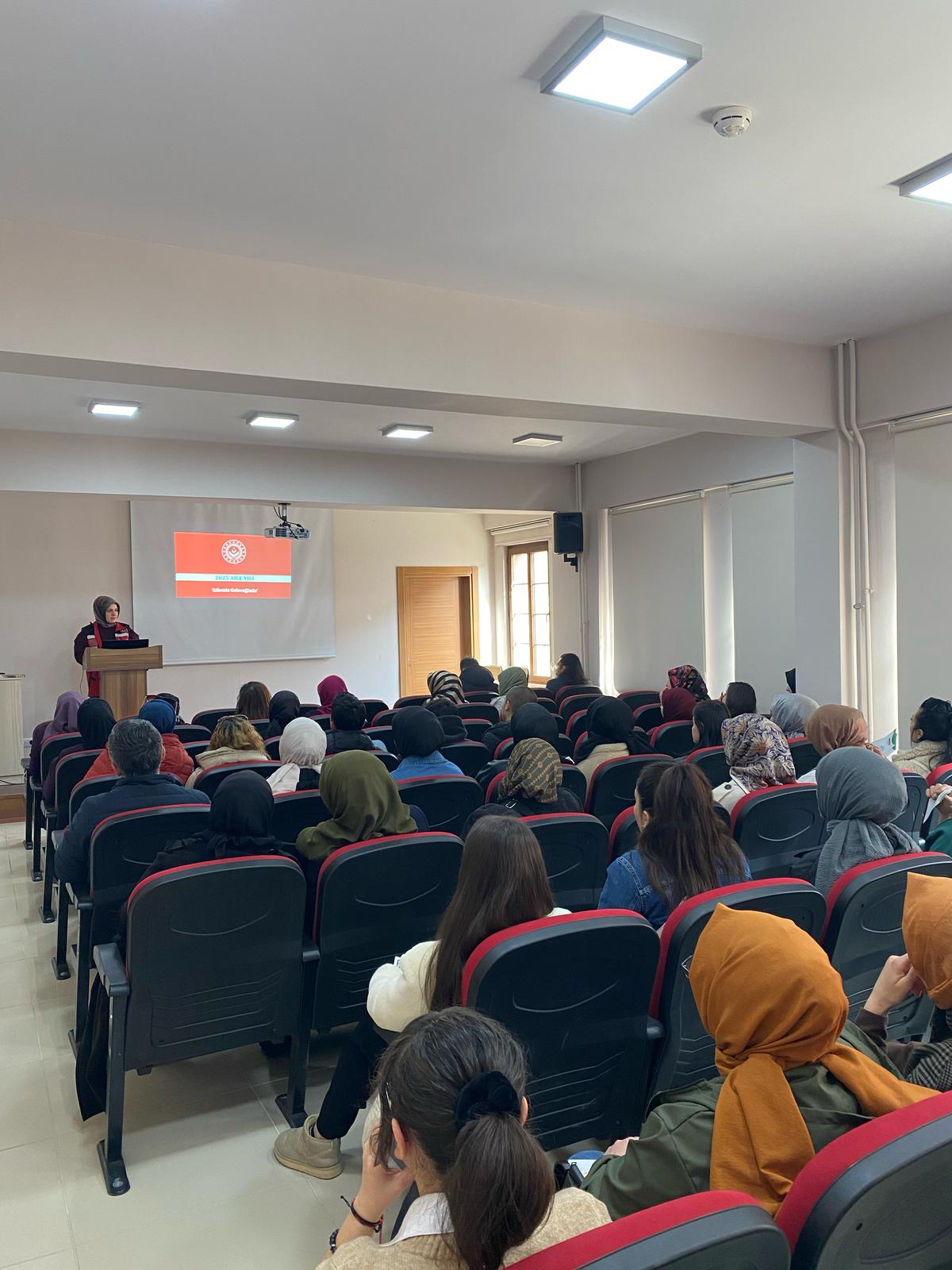 Gümüşhane’de YEDAM Bağımlılıkla Mücadele ve Aile Eğitim Programı Kapsamında Eğitimler Düzenlendi!