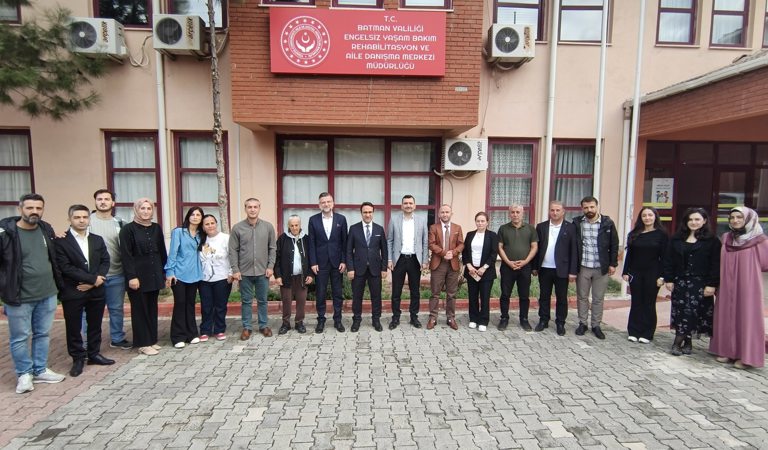 İl Müdürümüz Ahmet Kırtay, Engelsiz Yaşam Bakım Merkezinde Personelle Bir Araya Geldi