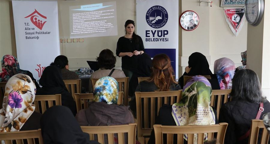 İstanbul'da Aile Eğitim Programı kapsamında "Çocuk ve Ergen Sağlığı" eğitimi verildi.
