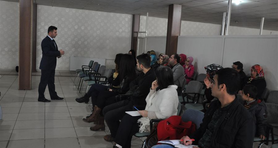 Batman'da Aile Eğitim Programı kapsamında evde bakım hizmeti veren ailelere seminer verildi.