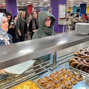 Aile ve Sosyal Hizmetler Bakanımız Göktaş, KYK yurdundaki kız öğrencilerle sahur yaptı - fotoğraf 2