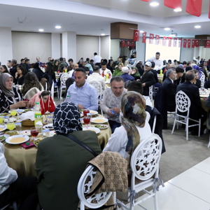 Şehitlerimiz ve Gazilerimiz Onuruna İftar Programı Düzenlendi - fotoğraf 8
