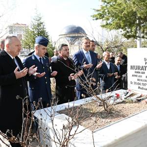 Valimiz Sn. Ali Fidan Şehit Kabirlerini Ziyaret Etti - fotoğraf 1