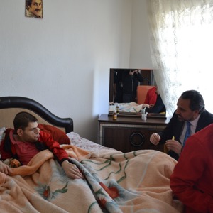 İl Müdürümüz Mahmut Selçuk, Evde bakım ve Sosyal Ekonomik Destek hizmetinden faydalanan ailemizi ziyaret etti.  - fotoğraf 2