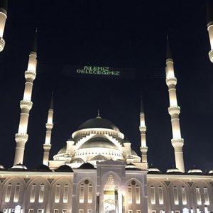 Camileri süsleyen mahyalarda "aile" vurgusu - fotoğraf 4