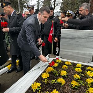 Valimiz Dr. Hülya Kaya ve İl Müdürümüz Arif Laçin'den Şehitlik Ziyareti  - fotoğraf 1