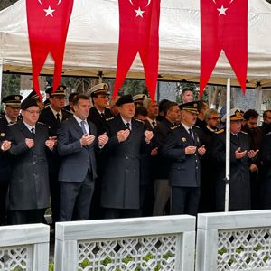 Valimiz Dr. Hülya Kaya ve İl Müdürümüz Arif Laçin'den Şehitlik Ziyareti  - fotoğraf 3
