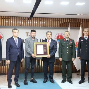 Şehit Ailelerine Devlet Övünç Madalyası Verildi - fotoğraf 2