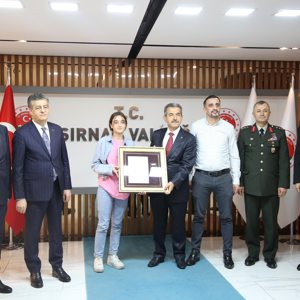 Şehit Ailelerine Devlet Övünç Madalyası Verildi - fotoğraf 3
