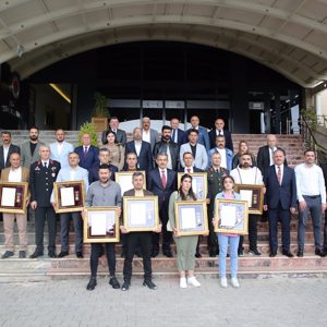 Şehit Ailelerine Devlet Övünç Madalyası Verildi - fotoğraf 7