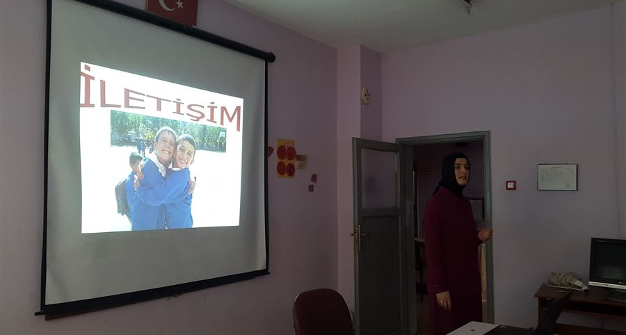 Kastamonu'da 97 kursiyere “Aile ve Çocuk İletişimi” semineri verildi.
