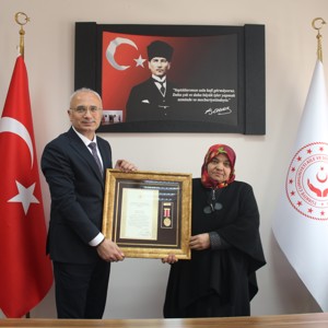 Şehidimiz Selman Güler’in Ailesine Devlet Övünç Madalyası ve Beratı Takdim Edildi! - fotoğraf 4