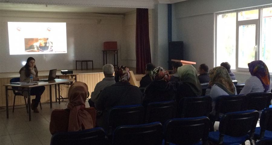 Rize’de öğrenci velilerine "Madde Kullanım Riski ve Madde Bağımlılığından Korunma” konulu eğitim verildi.