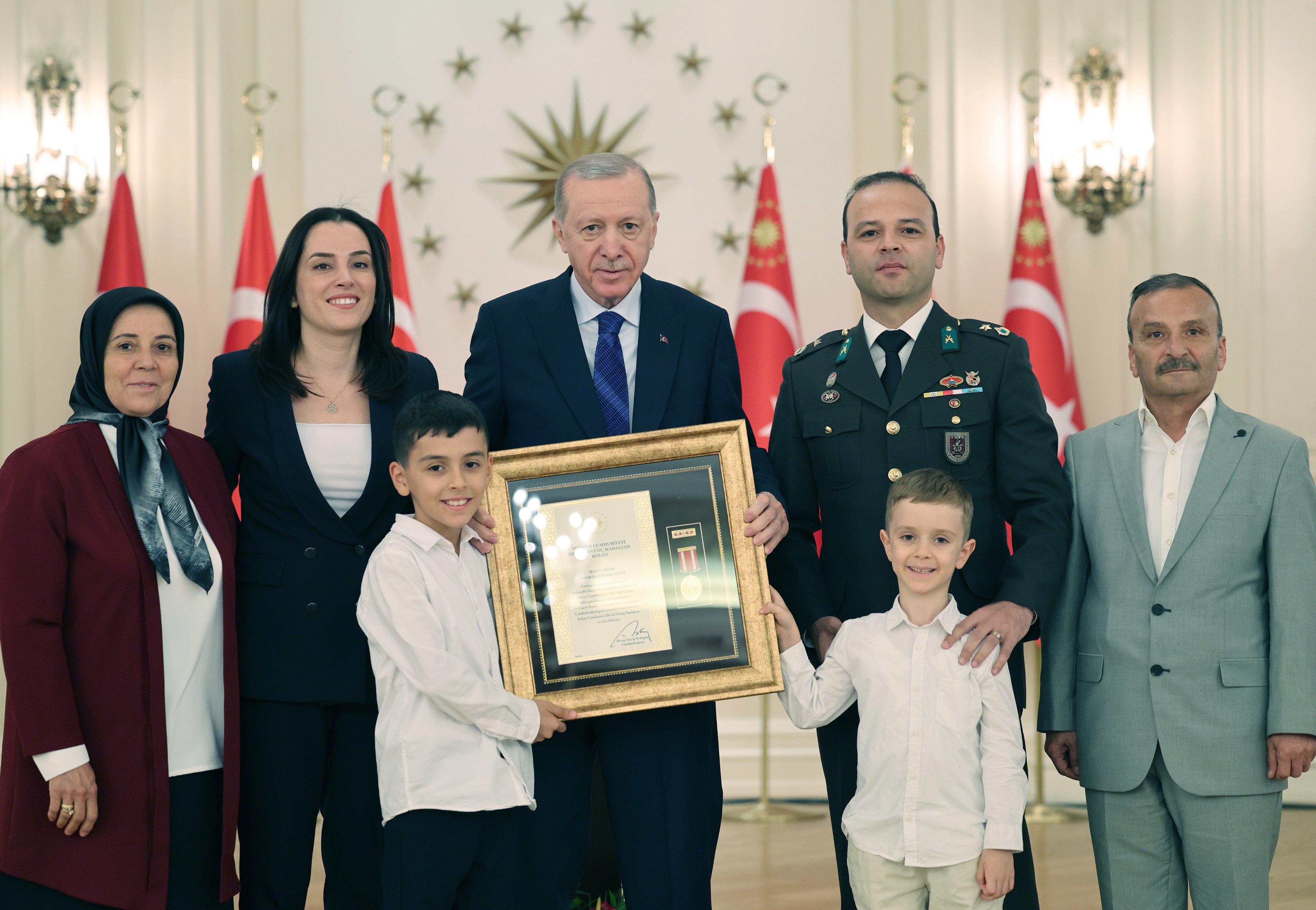 Cumhurbaşkanı Recep Tayyip Erdoğan, Şehit Yakınları ve Gazilere Madalya ve Beratlarını Takdim Etti. - fotoğraf 3