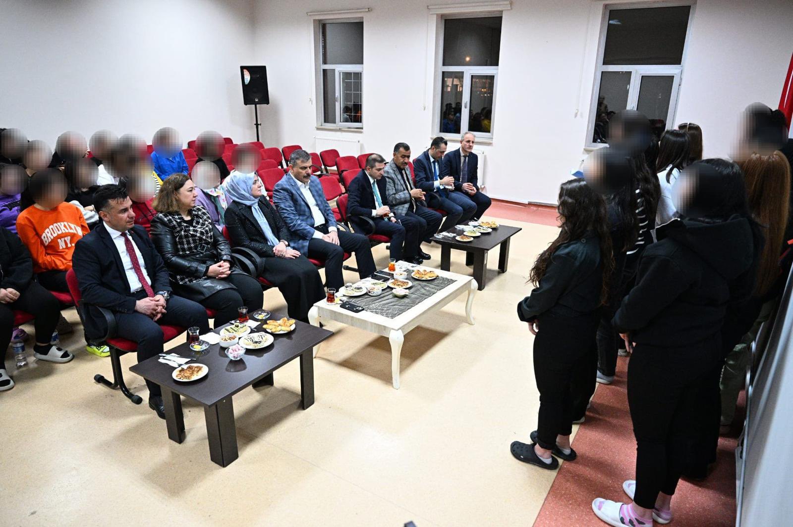 Aile ve Sosyal Hizmetler İl Müdürlüğüne bağlı Çocuk Evleri Sitesi Müdürlüğü’nde iftar yemeği düzenlendi.