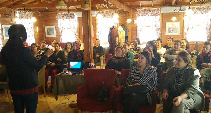 Edirne’de Aile Eğitim Programı kapsamında 36 bakım personeline eğitim verildi.