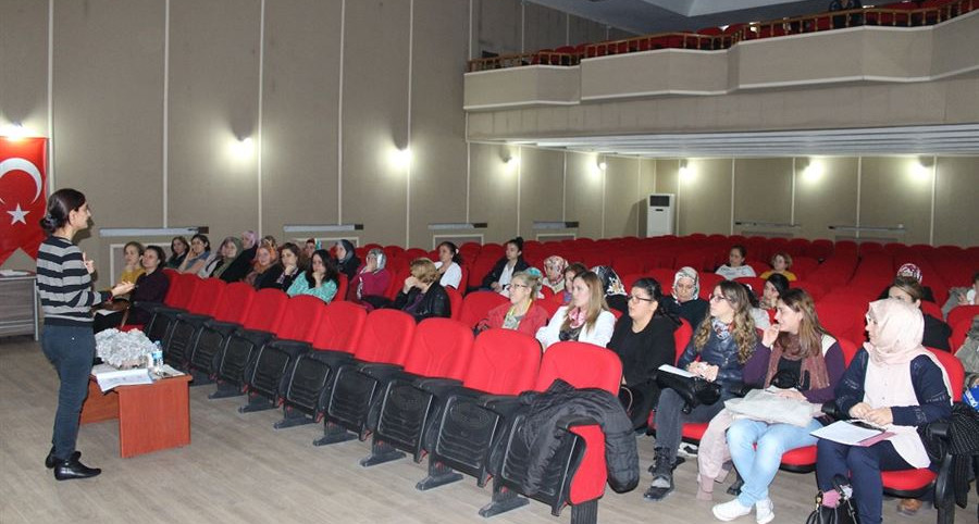 Sinop'ta öğrenci velilerine yönelik “Madde Kullanım Riski ve Madde Bağımlılığından Korunma” eğitimi verildi. 