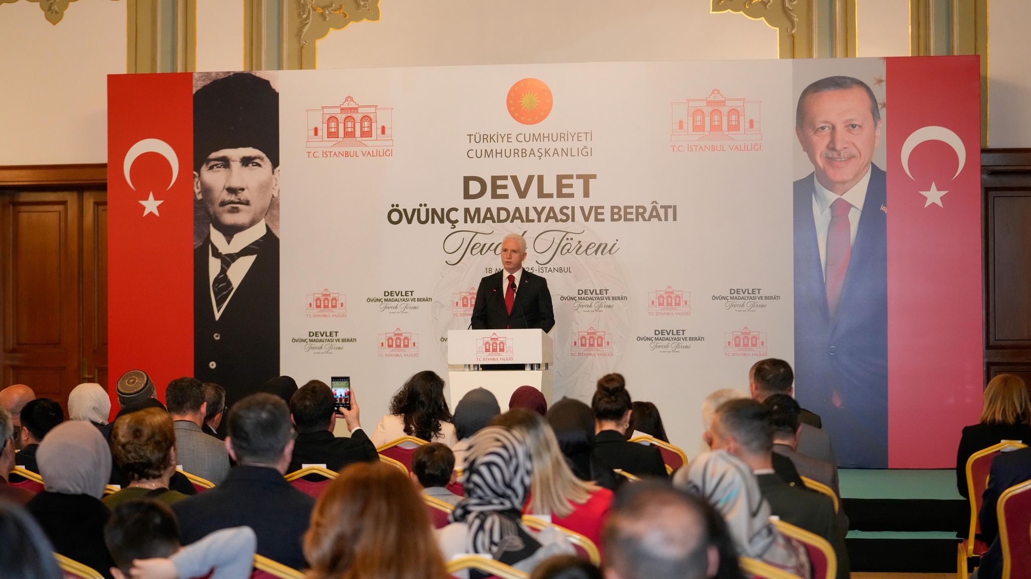 İl Müdürümüz Sn. Ömer TURAN, Valimiz Sn. Davut Gül 'ün, 18 Mart münasebetiyle; Cumhurbaşkanımız ’ın tevcihiyle, “Devlet Övünç Madalyası ve Berâtlarını” takdim törenine katılmıştır.