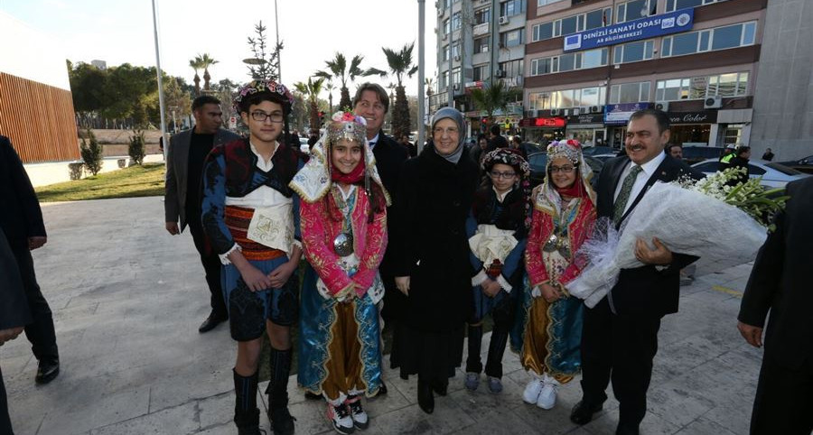 “Ailelere ücretsiz internet projesi Türkiye'nin önünde devrim olan, ön açıcı olan bir çalışma olacak”