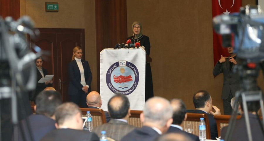 Bakan Ramazanoğlu Erzurum Palandöken'de düzenlenen Aile ve Sosyal Hizmetler Hizmet İçi Eğitim Semineri'nin açılışına katıldı.