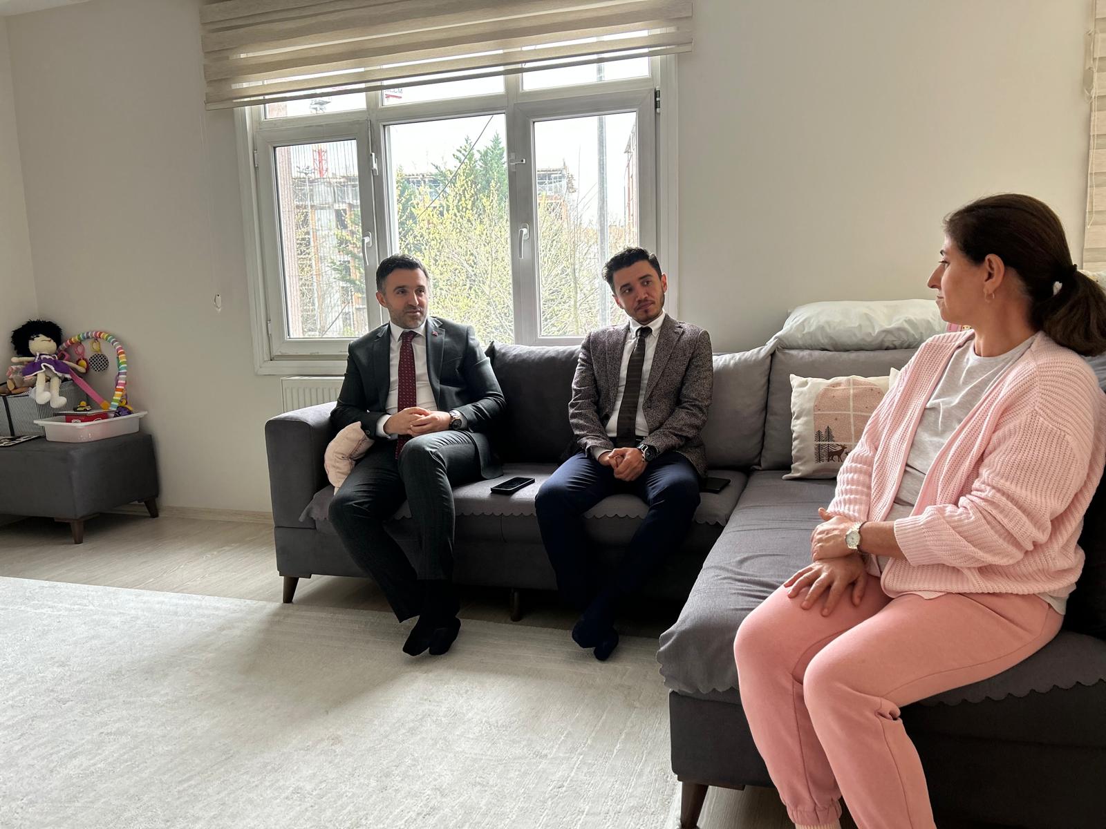 İl Müdürümüz Sn. Ömer TURAN, Kağıthane ilçemizde ikamet eden TSK Şehidimiz Mustafa Kemal AKÇA 'nın kıymetli ailesine ziyaret gerçekleştirilmiştir.