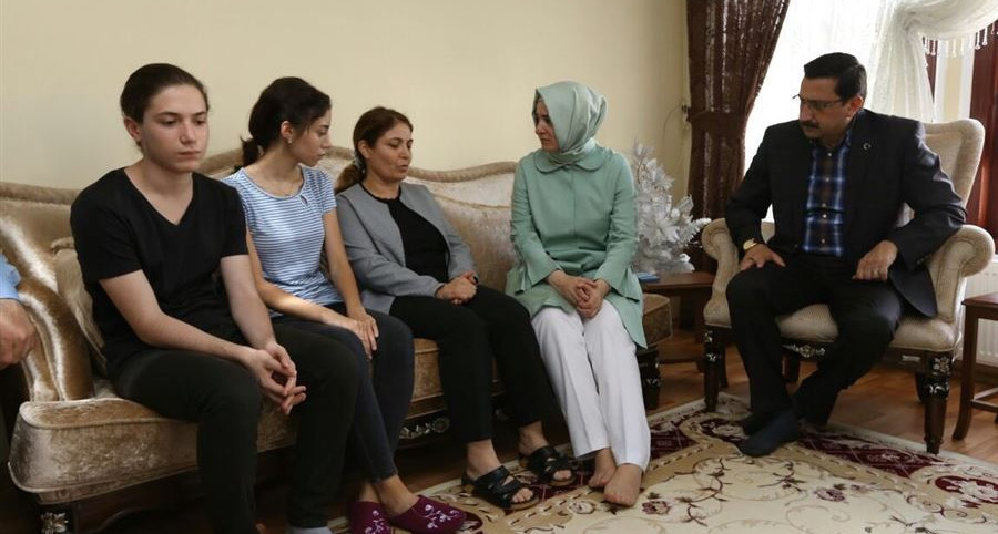 ''Devletimizin bütün imkanlarıyla şehit yakınları ve gazilerimizin yanındayız''