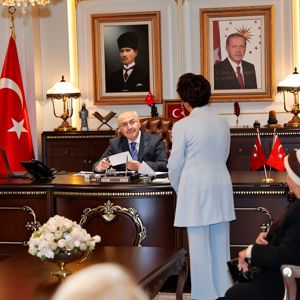 YAŞLILARA SAYGI HAFTASINDA VALİMİZE ZİYARET  - fotoğraf 2