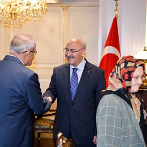 YAŞLILARA SAYGI HAFTASINDA VALİMİZE ZİYARET  - fotoğraf 3