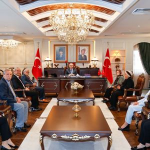 YAŞLILARA SAYGI HAFTASINDA VALİMİZE ZİYARET  - fotoğraf 1