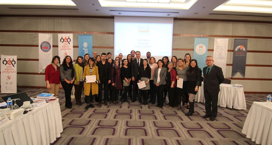 Aile ve Sosyal Politikalar Bakanlığı, UNICEF ve Belediyelerin işbirliği ile gerçekleştirilen AEP Eğitici Eğitimi Ankara'da düzenlendi.