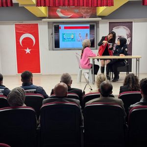 2025 “Aile Yılı” Kapsamında Süloğlu Kaymakamlığı işbirliğiyle İşitme Engelli Bireyler/Müracaatçılar ile İletişim Eğitimi ve Koruyucu Aile Tanıtımı yapıldı. - fotoğraf 4
