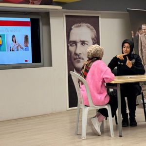 2025 “Aile Yılı” Kapsamında Süloğlu Kaymakamlığı işbirliğiyle İşitme Engelli Bireyler/Müracaatçılar ile İletişim Eğitimi ve Koruyucu Aile Tanıtımı yapıldı. - fotoğraf 5