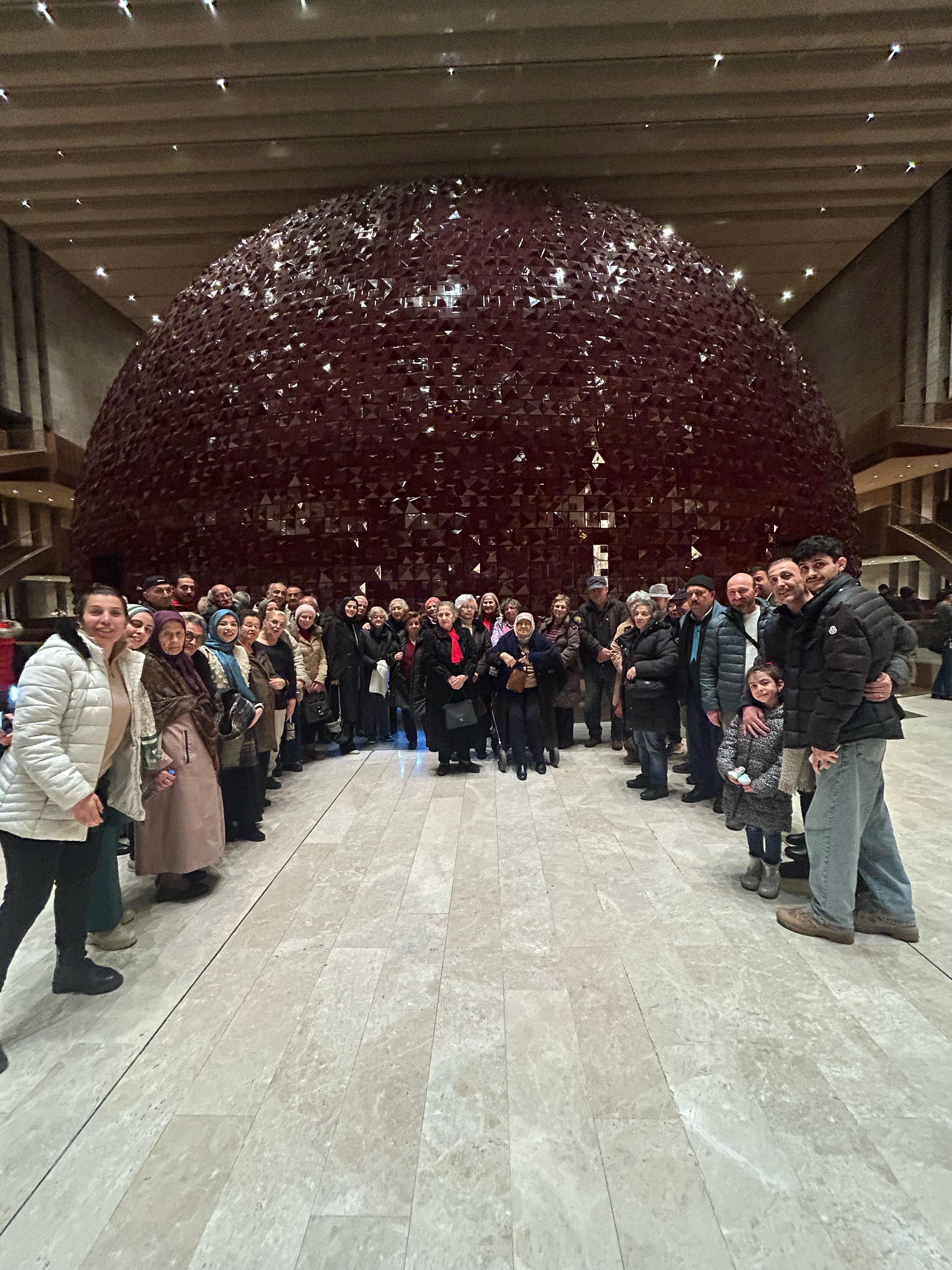 Sosyal Sportif ve Kültürel Faaliyetler birimimizin koordinesinde, Huzurevlerimizde hizmet alan 50 sakinimiz Yaşlılar Haftasında Atatürk Kültür Merkezinde Anadolu Ateşi gösterisini izlediler.