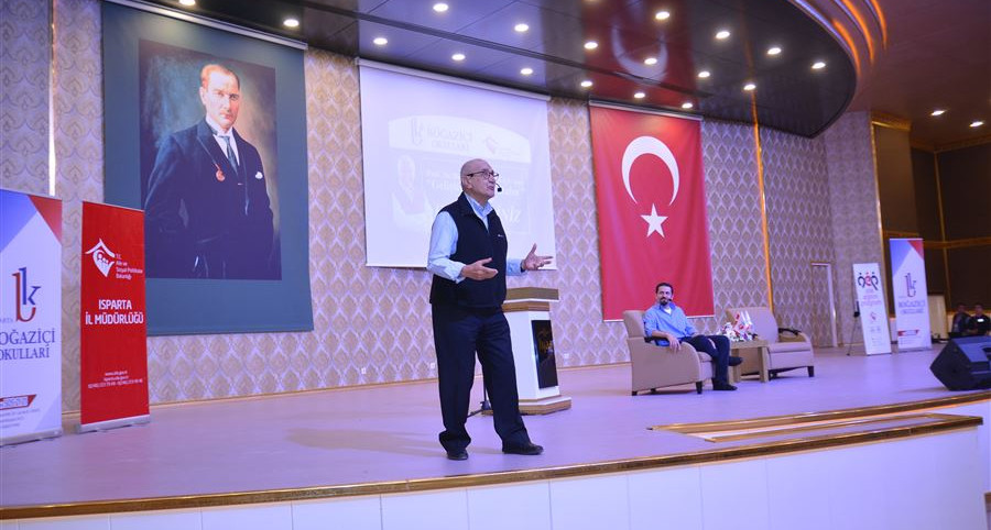 Isparta’da Aile Eğitim Programı kapsamında 2 bin kişiye eğitim verildi.