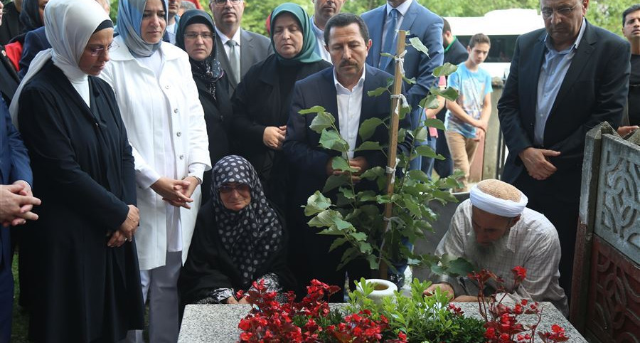 "Son günlerde Suriyeliler, kirli provokasyonlara tabi tutulmaya çalışılıyor. Bu konuda çok hassas ve dikkatli olmamız gerektiğine inanıyorum''